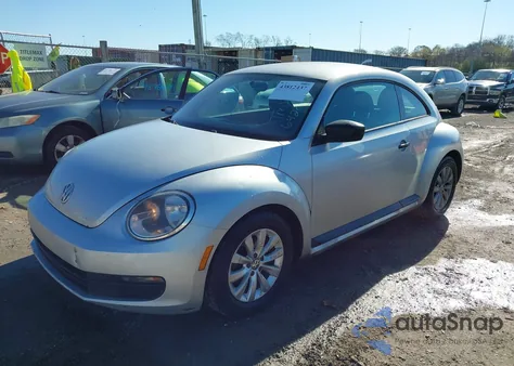 2014 Volkswagen Beetle 1.8T Entry z USA, uszkodzony, nr VIN 3VWF17AT3EM642044